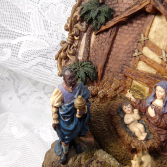 Christmas Ceramic Nativity Mary Joseph Jesus and the three king's TWO Piece. - Picture 9 of 16